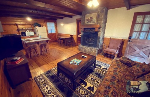 Eureka Springs Ski Chalet | Cozy Cabin at Bear Mountain Log Cabins