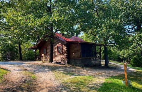 Eureka Springs Ski Chalet | Cozy Cabin at Bear Mountain Log Cabins
