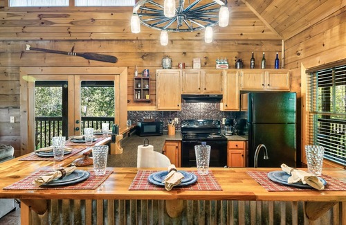 Sevierville Cabin | Cozy cabin at Douglas Lake Resort w/boat parking, WiFi, hot tub & grill!