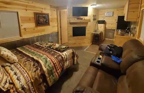 Alton Cabin | Cozy Cabin by the creek