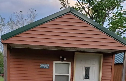 Alton Cabin | Cozy Cabin by the creek