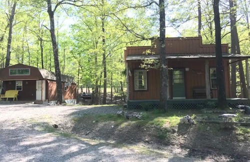 Mount Ida Cottage | Cozy Cabin for Two in beautiful setting