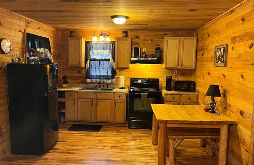 Rogersville Cabin | Cozy cabin getaway close to hiking, skiing, sightseeing, and Bristol!