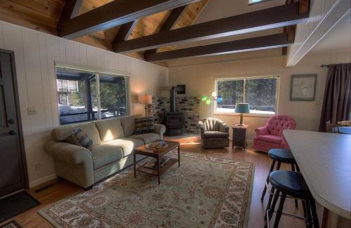 Country Club Estates House | Cozy Cabin home