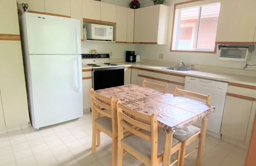 Sicamous Cabin | Cozy Cabin in Buena Vista Resort w/Boat Slip, Beach/Lake Access, Kayaks, Park.