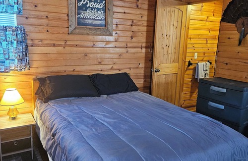 Richland Cabin | Cozy cabin in lovely Richland with WiFi, AC