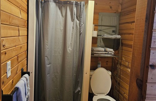Richland Cabin | Cozy cabin in lovely Richland with WiFi, AC