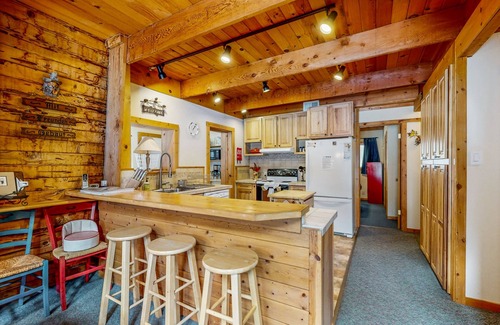 Serene Lakes Cabin | Cozy cabin in the heart of nature with wood fireplace, deck & loft
