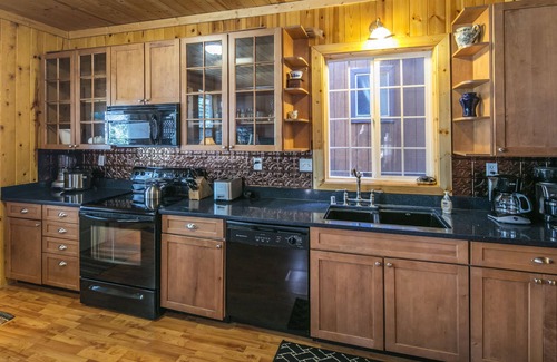 Fish Camp House | Cozy Cabin minutes from Yosemite