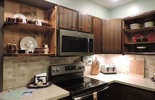 Robbinsville Cabin | Cozy cabin, mountain view & Wi-fi, Leavers available Oct 13-16