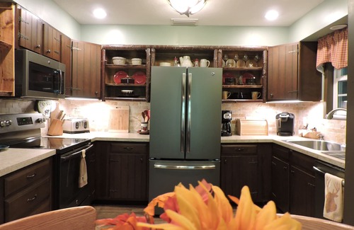 Robbinsville Cabin | Cozy cabin, mountain view & Wi-fi, Leavers available Oct 13-16