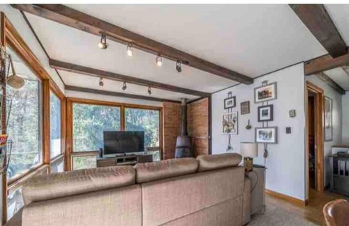 Foster House | Cozy Cabin on the Lake