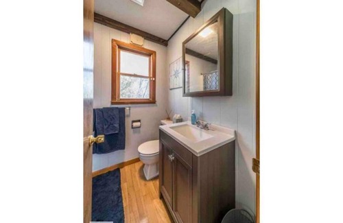 Foster House | Cozy Cabin on the Lake