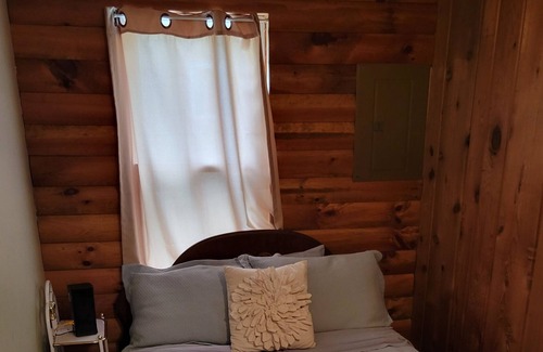 Houghton Lake Cabin | Cozy cabin on the canal of the Muskegon River. Outdoor persons paradise!