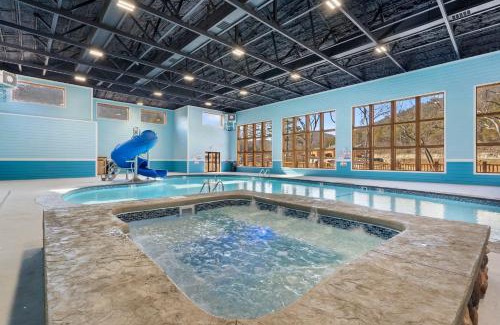 Hollister House | Cozy Cabin-Private Hot Tub-Walk to Pond-Free Daily Attraction Tickets-Near Table Rock Lake