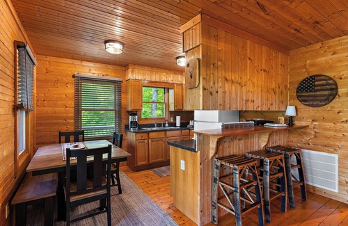 Purlear Cabin | Cozy Cabin Private Mountain