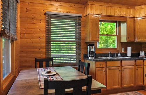Purlear Cabin | Cozy Cabin Private Mountain