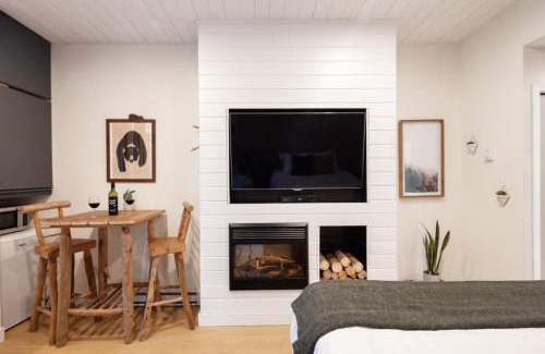 Blackcomb Apartment | Cozy Cabin Vibes at Glacier Lodge