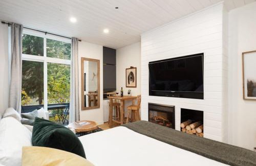 Blackcomb Apartment | Cozy Cabin Vibes at Glacier Lodge