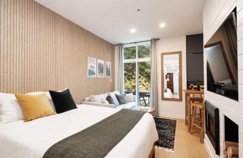 Blackcomb Apartment | Cozy Cabin Vibes at Glacier Lodge