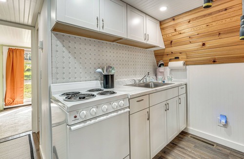 Lampe Cabin | Cozy Cabin w/Deck & Boat Launch Access in Lampe!