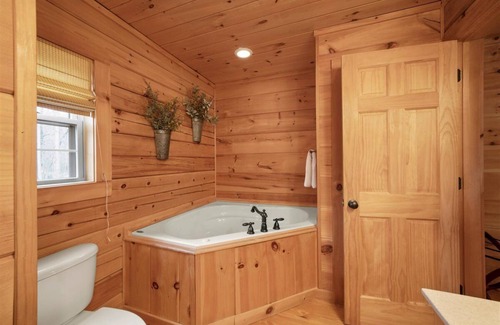 Blairsville Cabin | Cozy Cabin W/Hot Tub, Pool Table, and Fire Pit