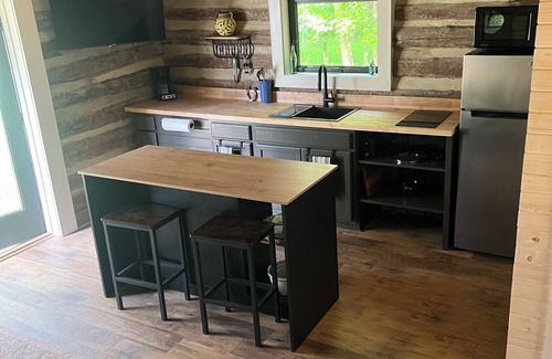 Bahama Cabin | Cozy cabin with AC and WiFi in peaceful Bahama