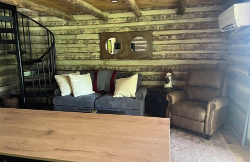 Bahama Cabin | Cozy cabin with AC and WiFi in peaceful Bahama