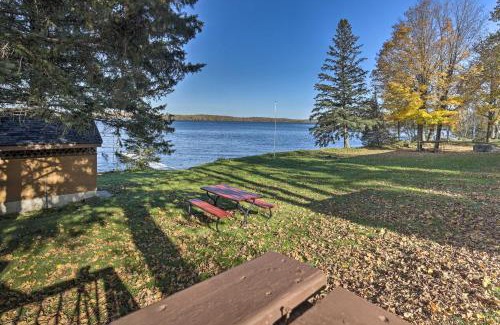 Hayward House | Cozy Cabin with Deck and Private Dock on Nelson Lake!