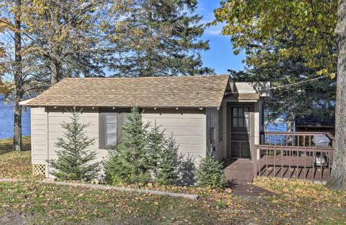 Hayward House | Cozy Cabin with Deck and Private Dock on Nelson Lake!