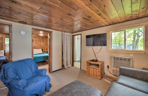 Hayward House | Cozy Cabin with Deck and Private Dock on Nelson Lake!