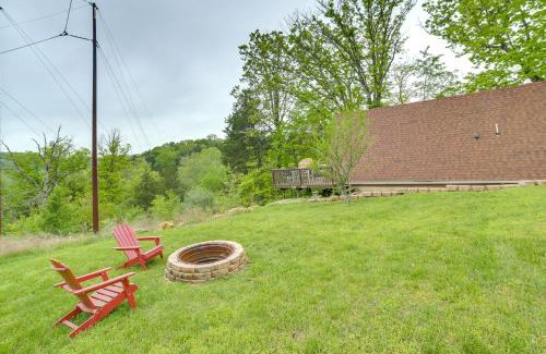 Rockaway Beach Apartment | Cozy Cabin with Fire Pit Walk to Lake Taneycomo!
