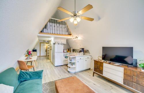 Rockaway Beach Apartment | Cozy Cabin with Fire Pit Walk to Lake Taneycomo!
