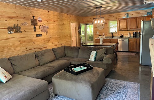 Lindseyville Cabin | Cozy Cabin with hot tub, just minutes from Nolin lake and Mammoth Cave!