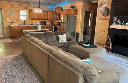 Lindseyville Cabin | Cozy Cabin with hot tub, just minutes from Nolin lake and Mammoth Cave!
