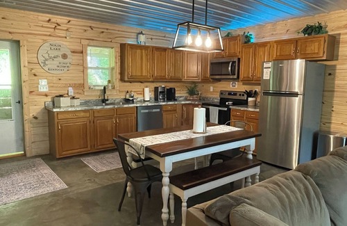 Lindseyville Cabin | Cozy Cabin with hot tub, just minutes from Nolin lake and Mammoth Cave!