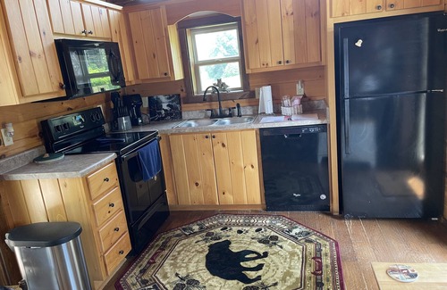 Hendersonville Cabin | Cozy cabin with spectacular Mountain Views!