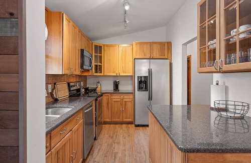 Glasser Cabin | Cozy Cabin with Hot Tub, Private Lake & Game Room