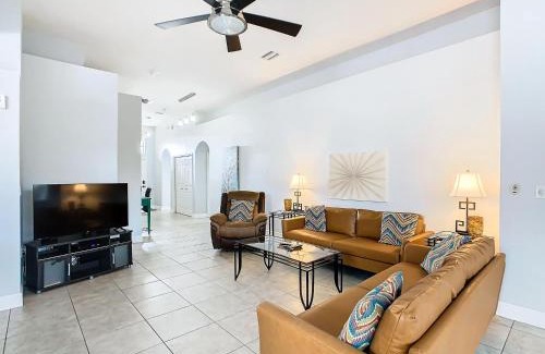 Haines City House | Cozy Calm Cottage