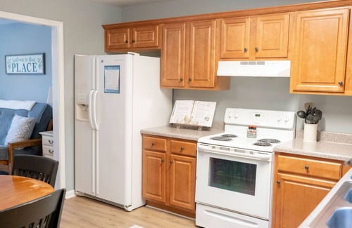 Auburn House | Cozy Camelia Units B