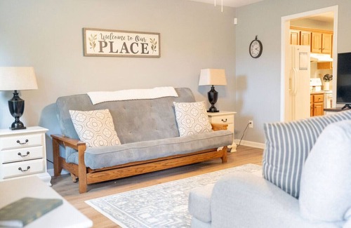 Auburn House | Cozy Camelia Units B