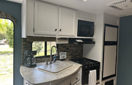 Lakeland House | Cozy Camper for Rent