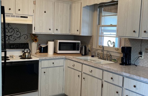 Lewiston House | Cozy Cape Cod house in beautiful Village of Lewiston, NY near the Niagara River