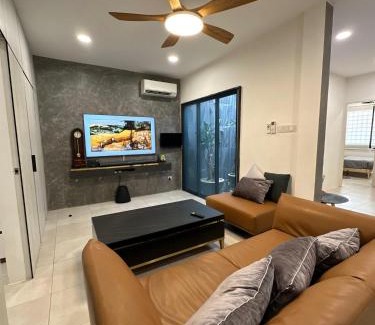 Kuching House | Cozy Casa Marbella Single Storey House