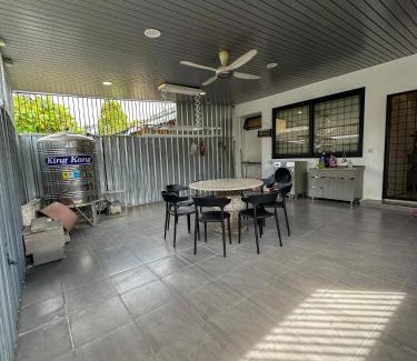 Kuching House | Cozy Casa Marbella Single Storey House