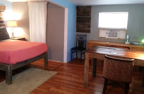 Denver Heights House | Cozy Casita downtown Sanitized private tiny home for 2