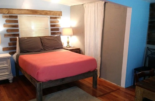 Denver Heights House | Cozy Casita downtown Sanitized private tiny home for 2