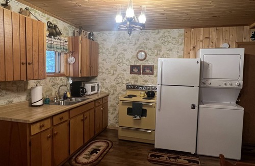 Meadow View Heights Cabin | Cozy Cedar Mountain Cabin near lakes and National Parks