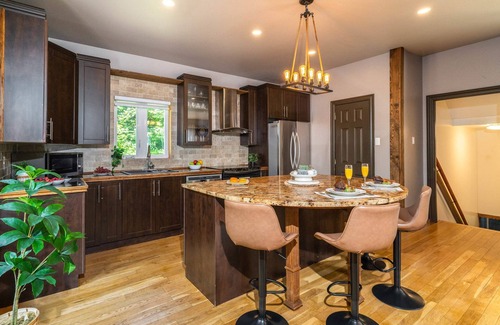 Grenville-sur-la-Rouge Cottage | Cozy chalet with Pool and Spa