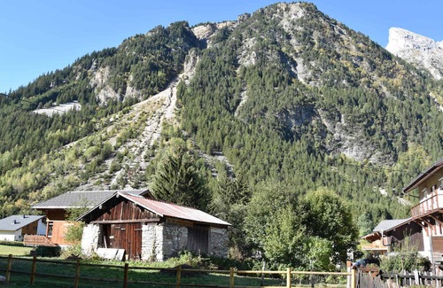 Pralognan-la-Vanoise Ski Chalet | Cozy chalet for 10, near slopes, Pralognan-la-Vanoise